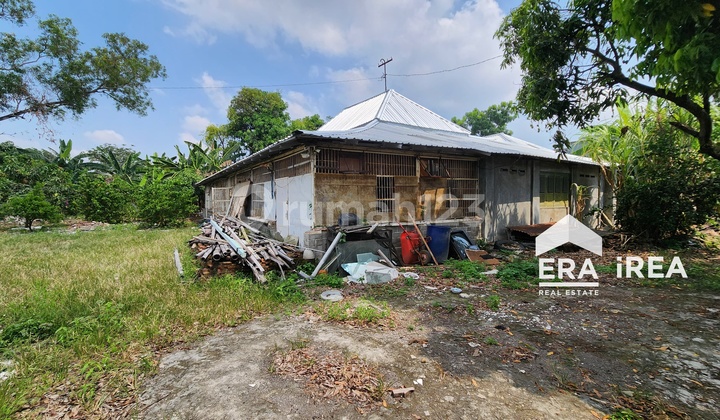 Land with Building Bonus for Sale in Solo Monument Pers Area Land with Building Bonus for Sale in Solo Monument Pers Area