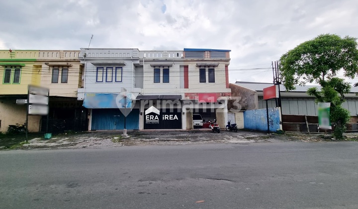 For Rent: Nice 3-Story Shop House in Solo Near Pasar Gedhe 2
