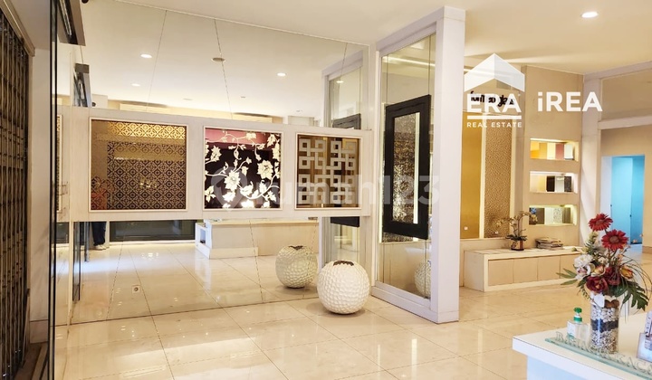 Affordable 3-Story Business Space Near Pasar Gedhe Solo City Affordable 3-Story Business Space Near Pasar Gedhe Solo City