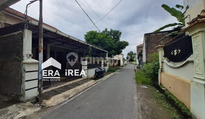 For Sale Ready-to-Occupy House in Solo Kartasura Near Superindo Jajar 2