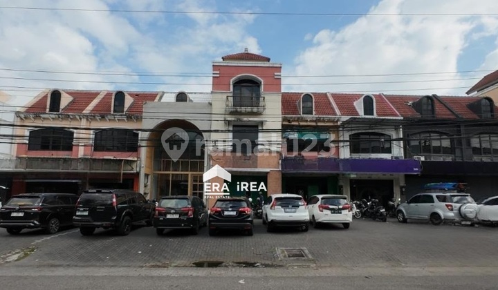 For Sale: 3-Story Ready-to-Occupy Shop House in Solo Baru 2