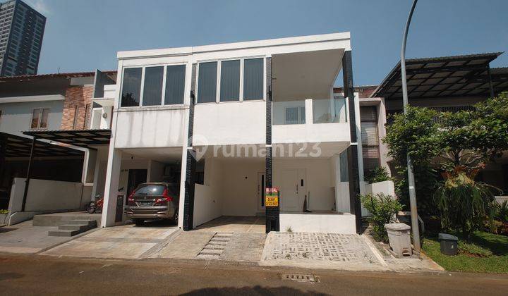 Rumah Emerald Townhouse 2,5 lantai Depan Taman - Jarang Ada