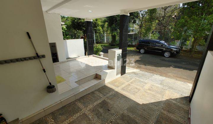 Rumah Emerald Townhouse 2,5 lantai Depan Taman - Jarang Ada