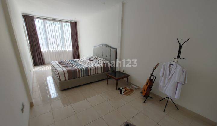 Rumah Emerald Townhouse 2,5 lantai Depan Taman - Jarang Ada