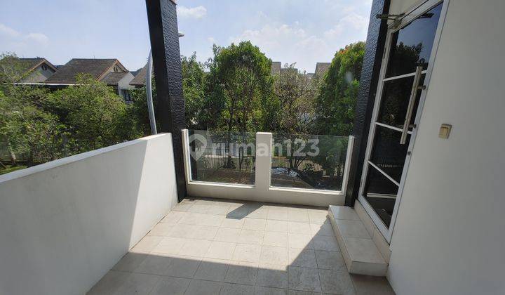 Rumah Emerald Townhouse 2,5 lantai Depan Taman - Jarang Ada