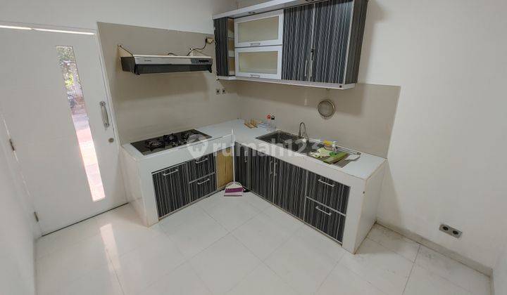 Rumah Emerald Townhouse 2,5 lantai Depan Taman - Jarang Ada