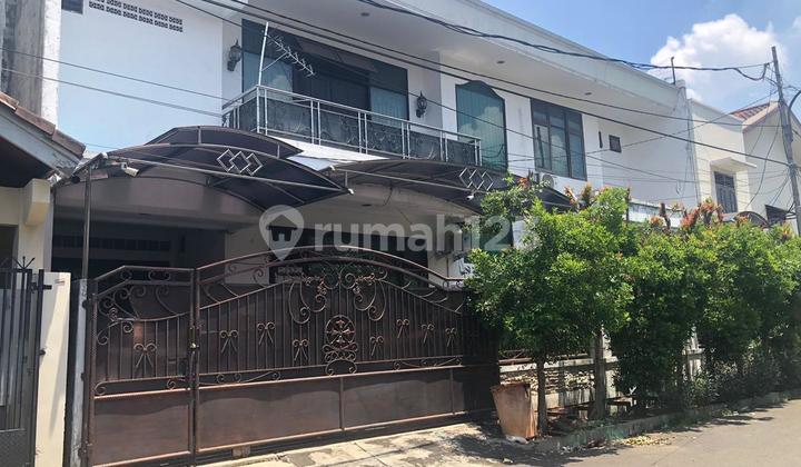 Rumah 2 Lantai di Pulomas, Kondisi Siap Huni dan Sudah Renoved, Harga The Best Deal