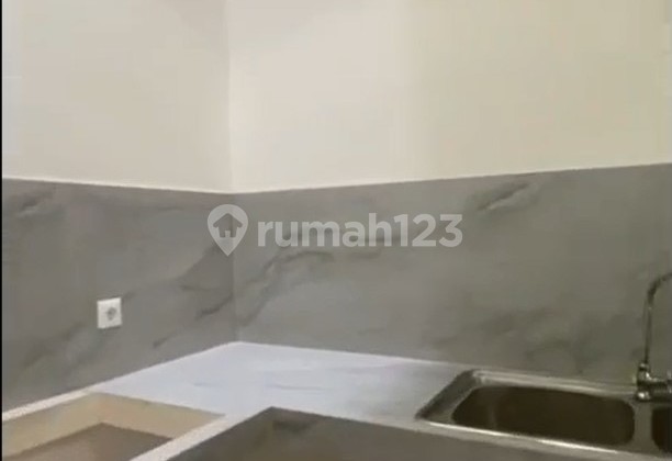 Rumah Brand New 3 Lantai, Bagus dan Siap Huni di Kelapa Gading, Harga Best  2