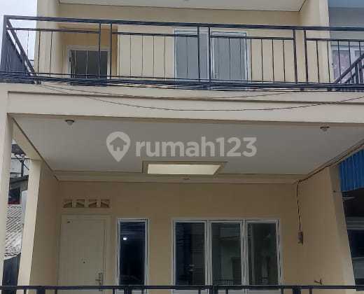Rumah Brand New 3 Lantai, Bagus dan Siap Huni di Kelapa Gading, Harga Best  1
