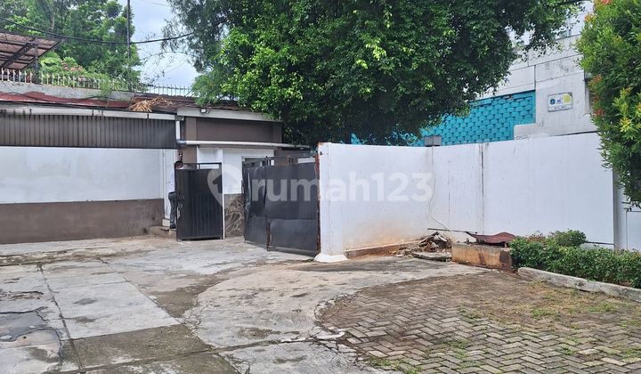 Rumah yang Sudah di Alih Fungsikan Menjadi Ruang Usaha Prapanca 2