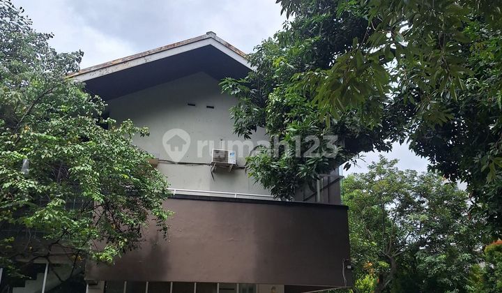 Rumah yang Sudah di Alih Fungsikan Menjadi Ruang Usaha Prapanca Rumah yang Sudah di Alih Fungsikan Menjadi Ruang Usaha Prapanca