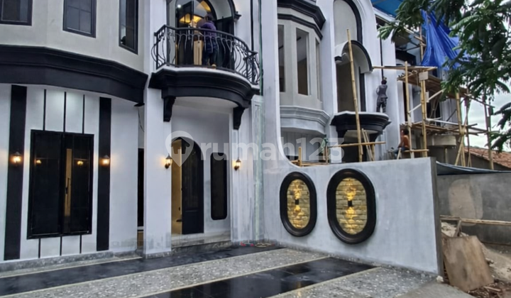 Rumah Klasik Moder Huni Dekat Tol Andara, Jagakarsa, Jaksel