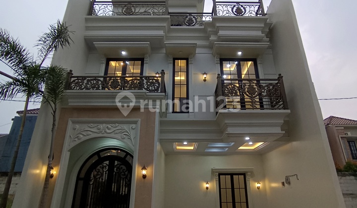 Rumah klasik mewah 3 lantai siap huni di Jagakarsa, Jakarta Selatan