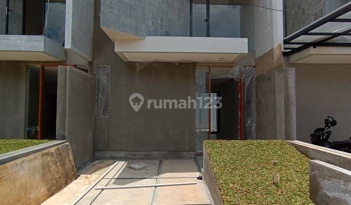 Rumah Modern Glass House Sejuk Nyaman di Jagakarsa 1