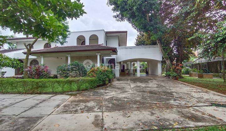 Rumah Vila di Kemang Timur, Jakarta Selatan 1