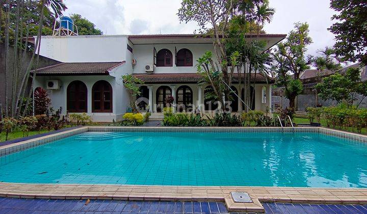 Rumah Vila di Kemang Timur, Jakarta Selatan 2