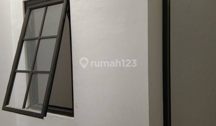 Rumah 3 lantai siap Huni di Menteng, Jakarta Pusat