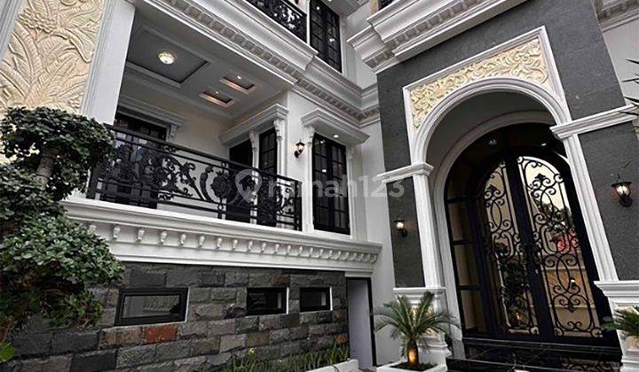 Rumah Klasik Mewah 3 Lantai di Jagakarsa, Jakarta Selatan 1