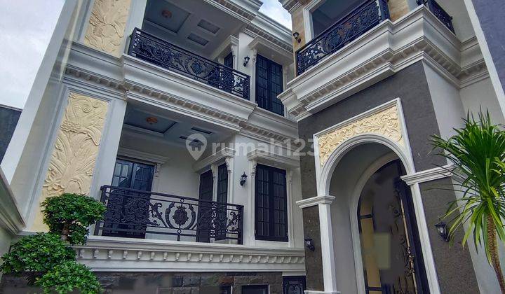 Luxury House 3 Lantai Siap Huni di Jagakarsa, Jakarta Selatan 1