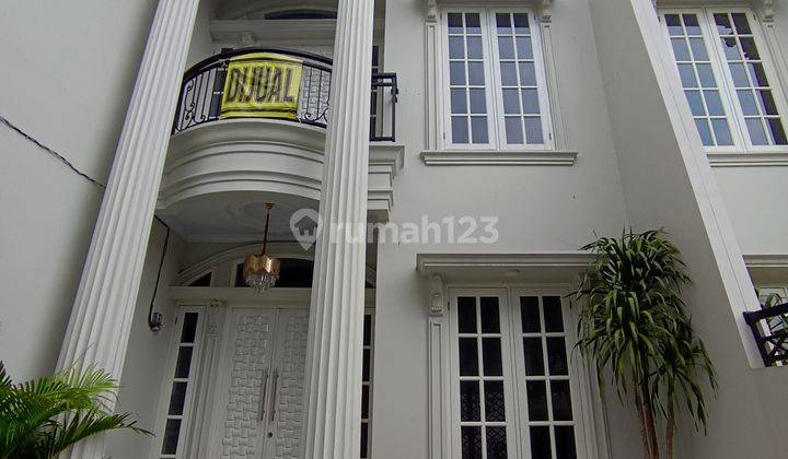 Rumah Klasik Mewah Dengan Pool Didalam Rumah, Kebagusan Jakarta Selatan 1