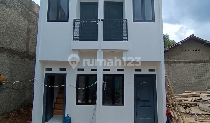 Rumah minimalis 2 lantai 100 meter ke jalan raya condet, akses mobil harga terjangkau