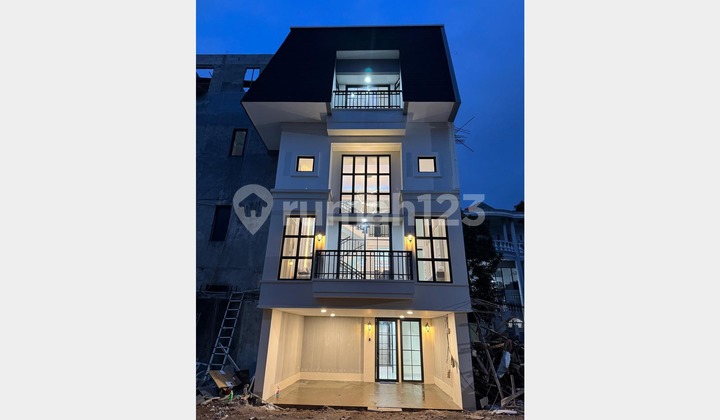 Luxury Townhouse Strategically Located for Your Precious Time @Mampang Prapatan. South Jakarta 2