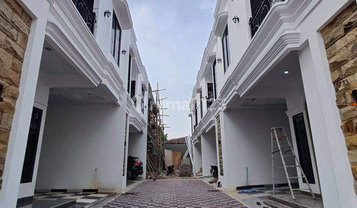 Rumah Klasik 2 Lantai Luxury di Jagakarsa, Jakarta Selatan 2