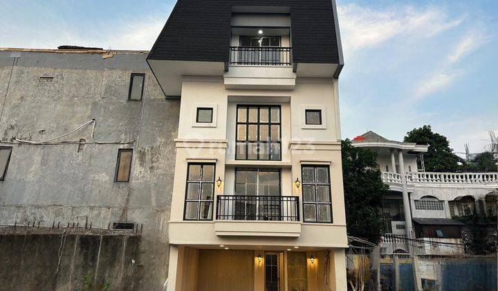 Townhouse 3 Lantai Plus Mezanin di Mampang Prapatan, Jaksel