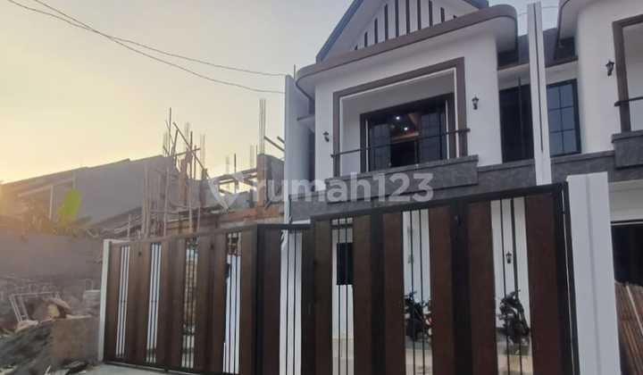 Rumah gaya townhouse super mewah di Jagakarsa, Jakarta Selatan 2