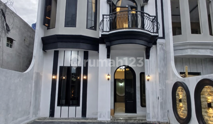 Rumah Klasik Moder Huni Dekat Tol Andara, Jagakarsa, Jaksel 2