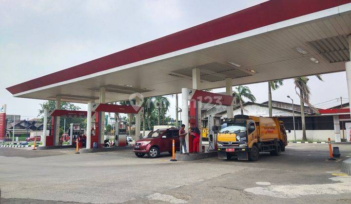 Pom bensin di jalan propinsi Cikupa Tangerang  2