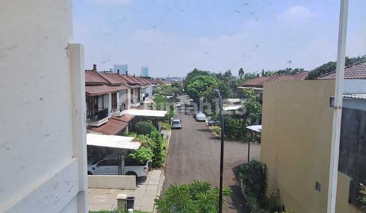 Rumah 2 Lantai Daerah Modernland  2