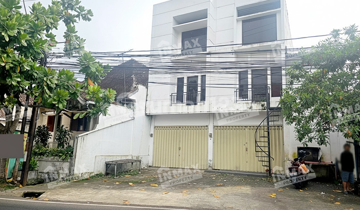 2 Adjacent 3-Story Shophouses Need Renovation, Bandulan Area Suitable for Business 1