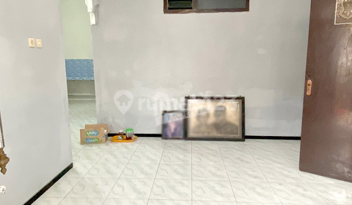 Rumah 2 Lantai Kamar Banyak Daerah Polehan, Row Jalan Lebar