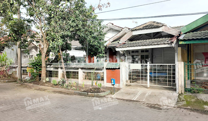 Rumah Luas Terawat 3 Kamar Daerah Araya, Dekat Plaza Araya