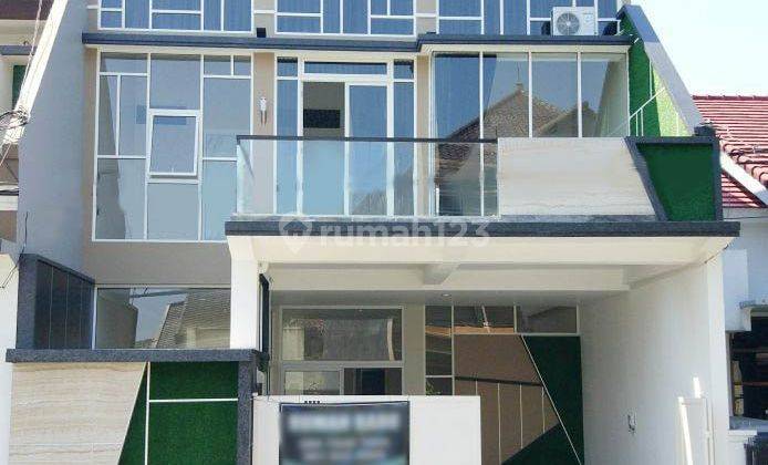 Rumah 2 Lantai Semi Furnished Sangat Terawat di Araya Malang 1