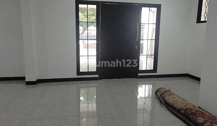 Disewakan rumah besar 700 meter di daerah Otista Jakarta Timur 5