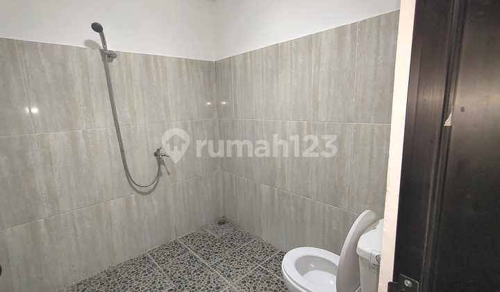 Disewakan rumah besar 700 meter di daerah Otista Jakarta Timur 9