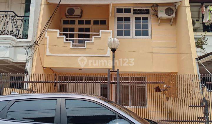 Rumah 2 lantai di dalam komplek Sumarecon 1