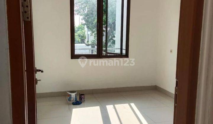 Rumah 2 lantai. Siap Huni bisa untuk usaha 2