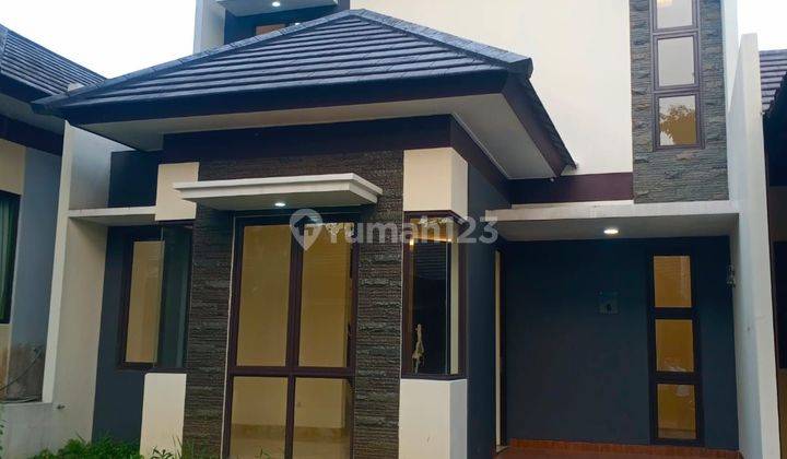 Dijual rumah dua lantai siap huni di cluster sentul city  2