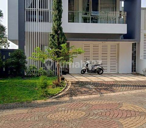 Dijual rumah view golf dan kolam renang di sentul city  1