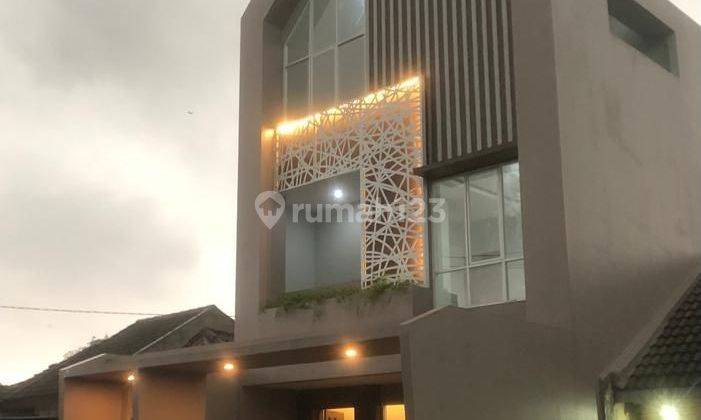 Dijual rumah tiga lantai view bagus di griya alam  2