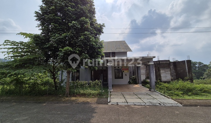 For Quick Sale: House with Direct River View at the Back For Quick Sale: House with Direct River View at the Back