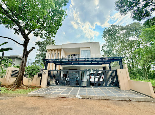 Rumah Bagus Fuly Furnished Siap Huni Halaman Luas Rumah Bagus Fuly Furnished Siap Huni Halaman Luas