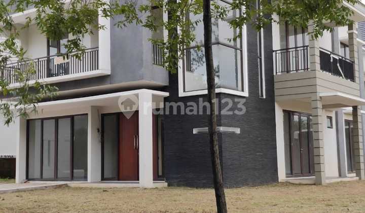 For Sale, House with Hook, Spacious Yard In Sentul City 2