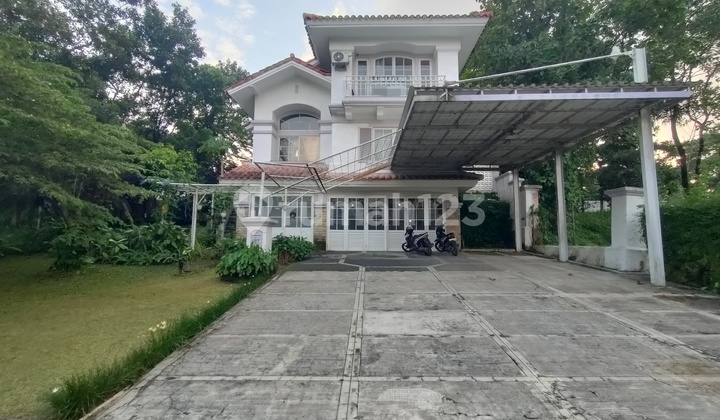 Rumah Asri Halamam Luas di Dalam Cluster Sentul 2