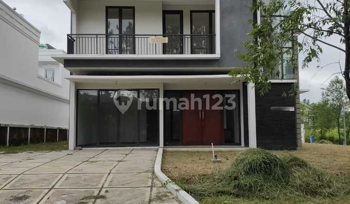 For Sale, House with Hook, Spacious Yard In Sentul City