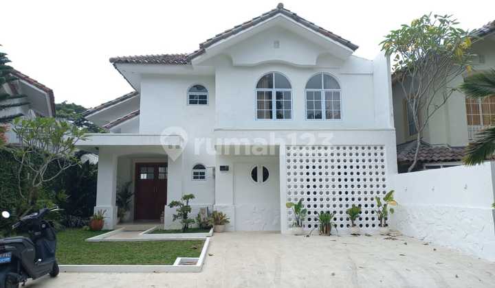 Nice House with SHM and Swimming Pool in Sentul City