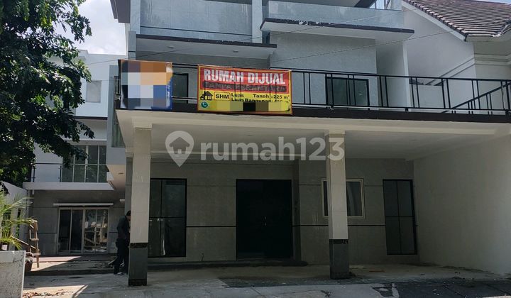 Dijual Cepat Rumah Tiga Lantai Posisi Hook 2